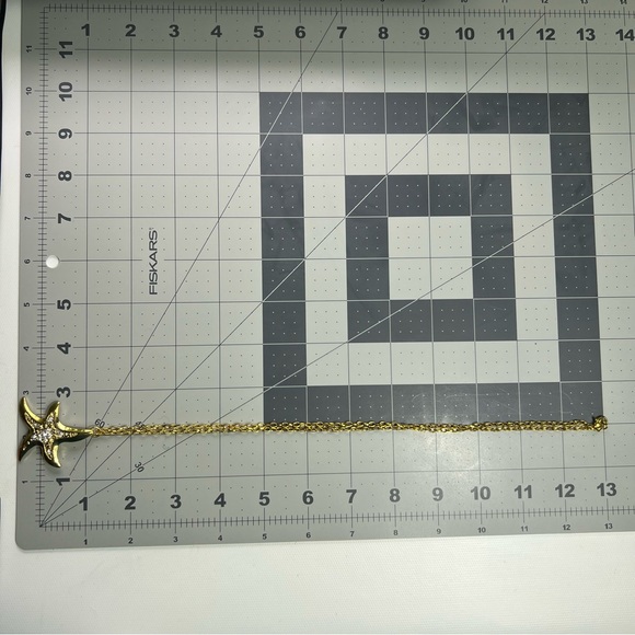 gold tone starfish pendant necklace beach sea vacation - Picture 4 of 4